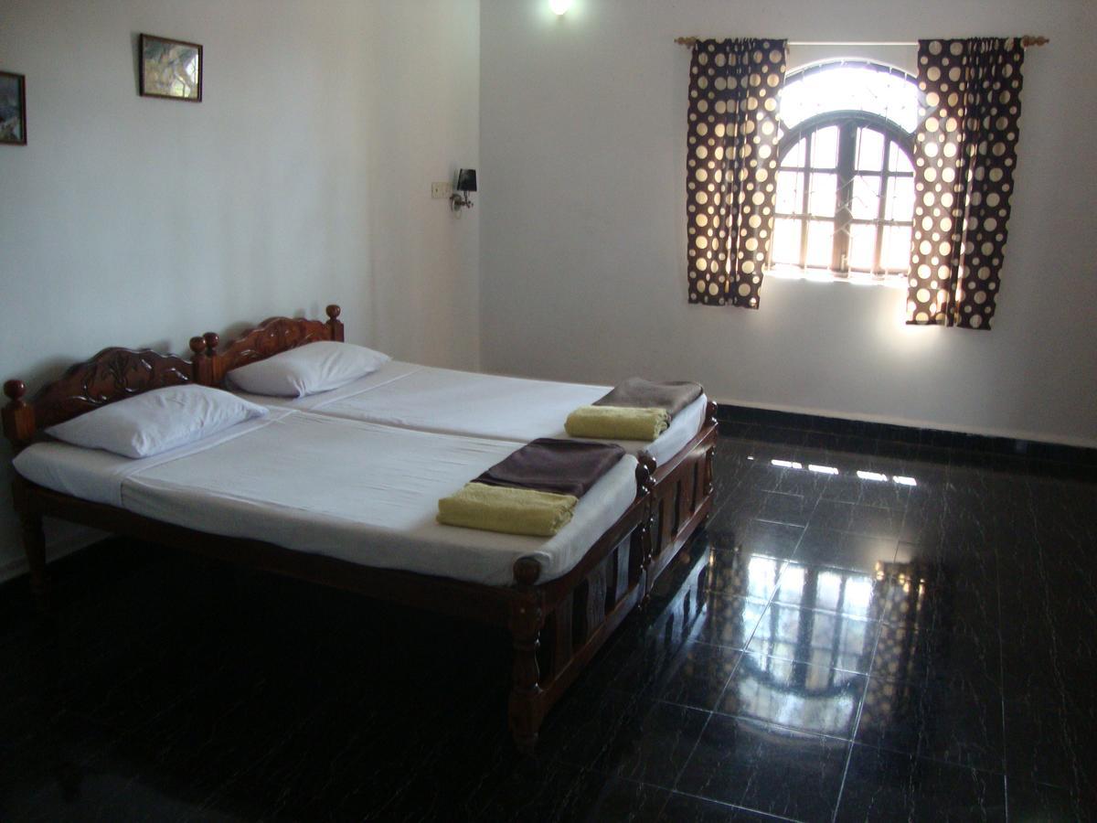 Leon Hide Out Guest House Vasco Da Gama Exterior photo